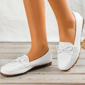 Bow decor scallop trim loafers